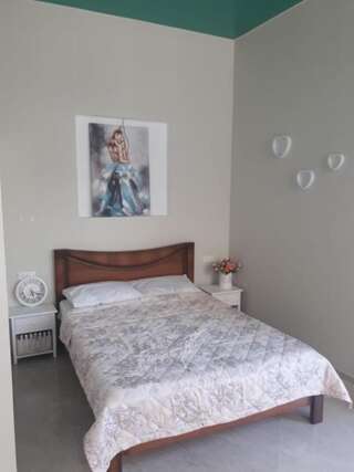 Гостевой дом Guest House Anna Кобулети Cемейный номер с собственной ванной комнатой-4