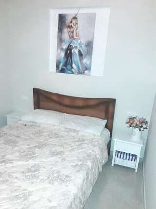 Гостевой дом Guest House Anna Кобулети Cемейный номер с собственной ванной комнатой-6