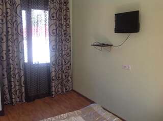 Гостевой дом Guest House Anna Кобулети Четырехместный номер-13