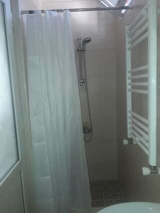 Гостевой дом Guest House Anna Кобулети Четырехместный номер-16