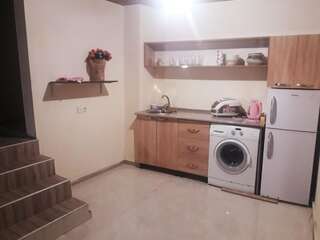 Гостевой дом Guest House Anna Кобулети Cемейный номер с собственной ванной комнатой-2